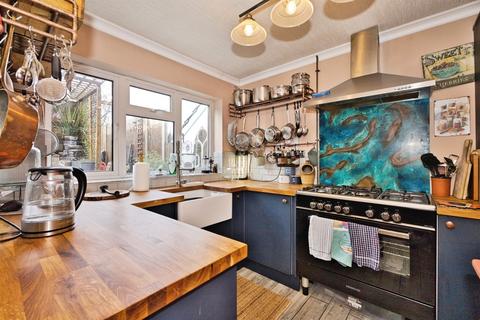 2 bedroom end of terrace house for sale, St. Michaels Avenue, Yeovil
