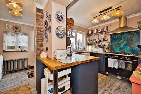 2 bedroom end of terrace house for sale, St. Michaels Avenue, Yeovil
