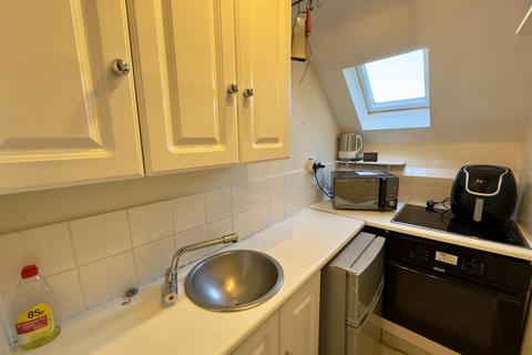 1 bedroom apartment for sale, Reading Road South, Fleet GU52