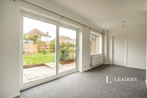 3 bedroom semi-detached house to rent, Herne Gardens, Rustington, BN16