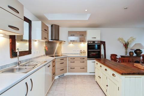 2 bedroom flat for sale, Edgar Close, Kings Hill, West Malling