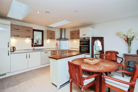 2 bedroom flat for sale, Edgar Close, Kings Hill, West Malling