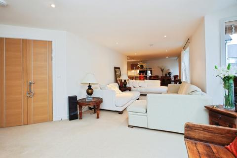 2 bedroom flat for sale, Edgar Close, Kings Hill, West Malling