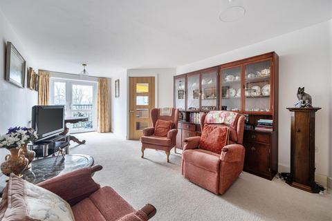 2 bedroom flat for sale, Meadowside, Storrington, RH20