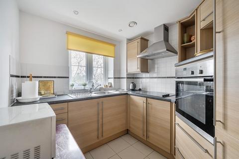 2 bedroom flat for sale, Meadowside, Storrington, RH20