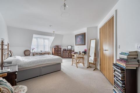 2 bedroom flat for sale, Meadowside, Storrington, RH20