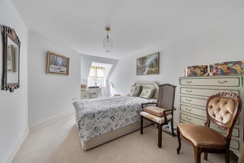 2 bedroom flat for sale, Meadowside, Storrington, RH20