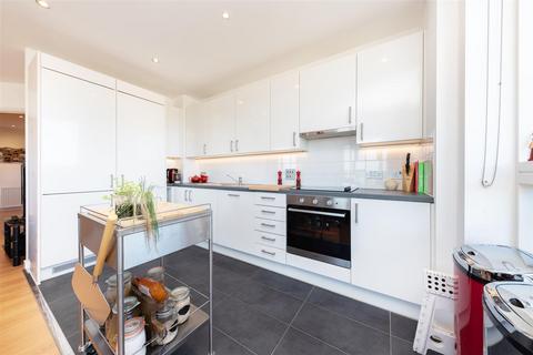 2 bedroom apartment for sale, Miles Road, London N8