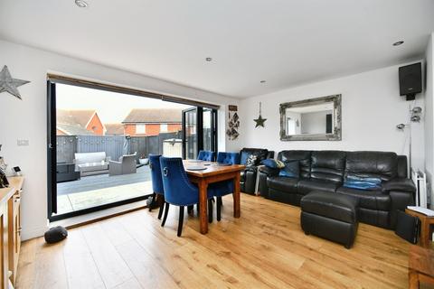 3 bedroom end of terrace house for sale, Gladys Avenue, Peacehaven