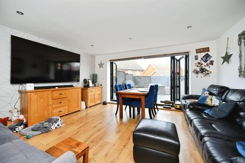 3 bedroom end of terrace house for sale, Gladys Avenue, Peacehaven
