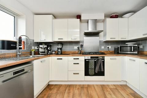 3 bedroom end of terrace house for sale, Gladys Avenue, Peacehaven