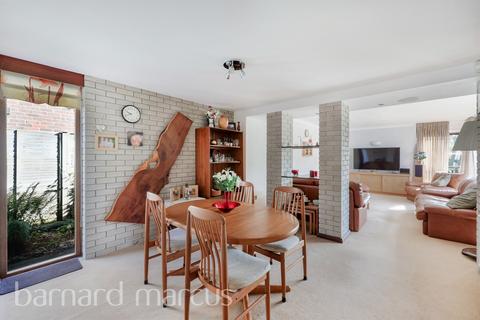 undefined, Broad Walk, Caterham