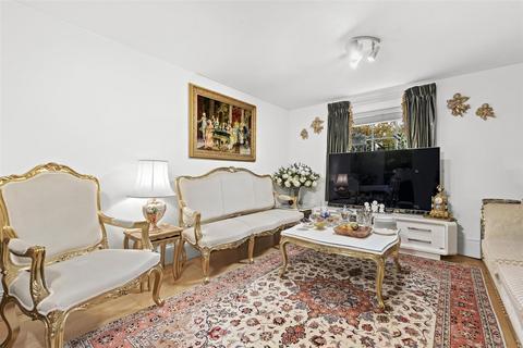 Royal Drive, Princess Park Manor, N11