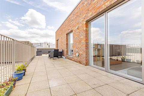 2 bedroom apartment for sale, Miles Road, London N8