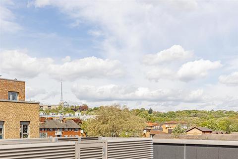 2 bedroom apartment for sale, Miles Road, London N8