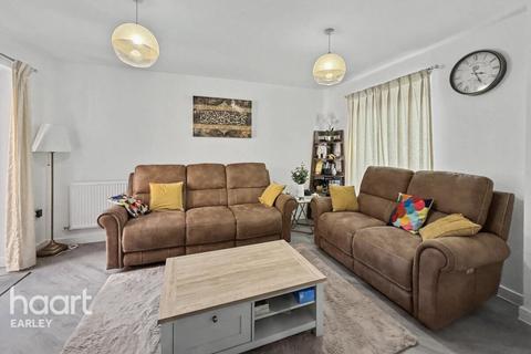 5 bedroom townhouse to rent, Nightingale Way, Reading