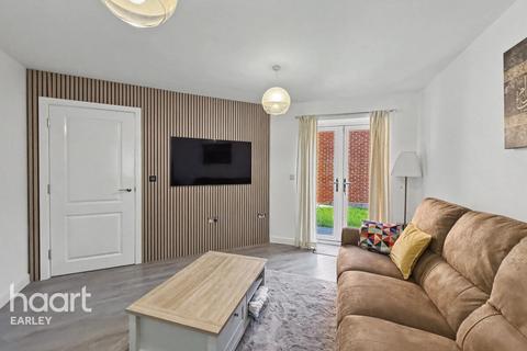 5 bedroom townhouse to rent, Nightingale Way, Reading