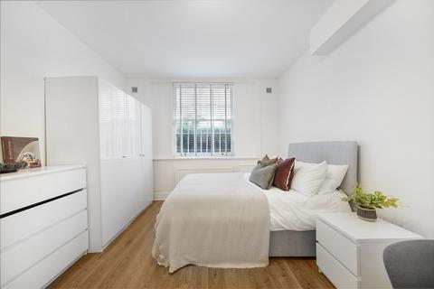 Studio to rent,  Pembridge Square, London W2