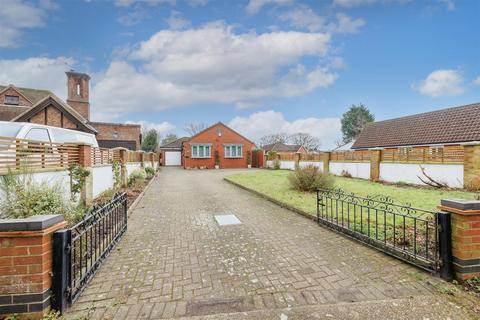 3 bedroom detached bungalow for sale, New Road, Great Yarmouth NR31