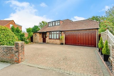 3 bedroom detached house for sale, Greenfields Road, Horley