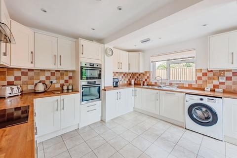 3 bedroom detached house for sale, Greenfields Road, Horley