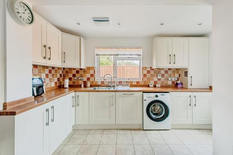 3 bedroom detached house for sale, Greenfields Road, Horley
