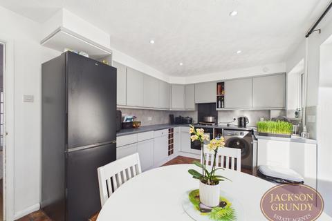 3 bedroom terraced house for sale, Bowthorpe Close, Northampton, NN3 3EJ