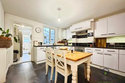 4 bedroom terraced house for sale, New Road, Aylesford ME20
