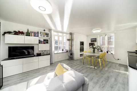 2 bedroom flat for sale, Aland Court, London SE16