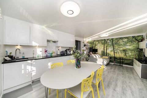 2 bedroom flat for sale, Aland Court, London SE16