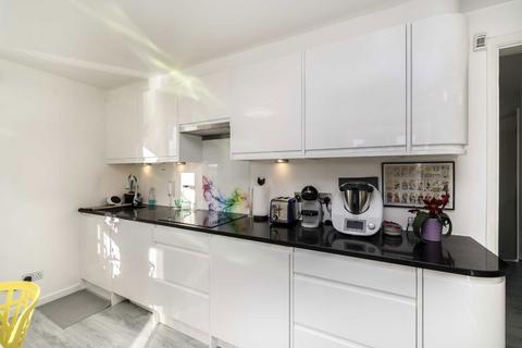 2 bedroom flat for sale, Aland Court, London SE16