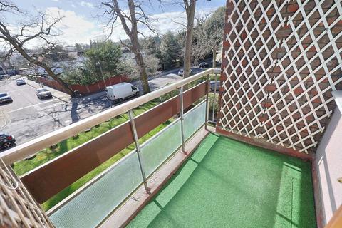 3 bedroom apartment for sale, Lodge Close, Edgware HA8