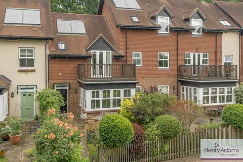 2 bedroom terraced house for sale, Merritts Meadow, Petersfield, GU31