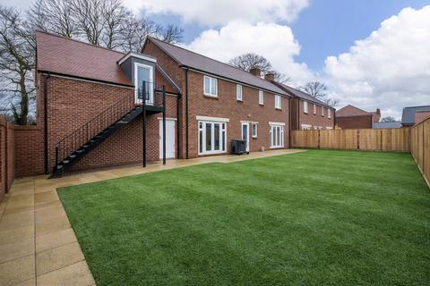 4 bedroom detached house for sale, Hoe Lane, North Baddesley, Southampton