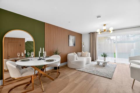 2 bedroom end of terrace house for sale, Fenham Road, London