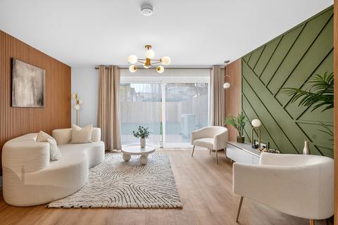 2 bedroom end of terrace house for sale, Fenham Road, London