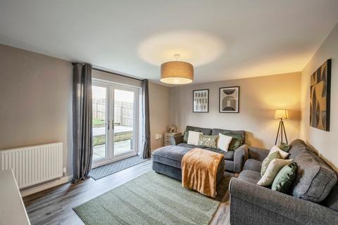 3 bedroom semi-detached house for sale, Violet Close, Thurnscoe, Rotherham