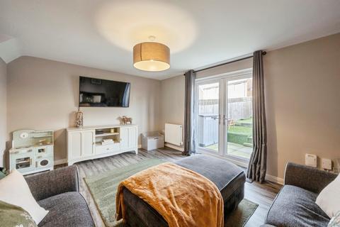 3 bedroom semi-detached house for sale, Violet Close, Thurnscoe, Rotherham