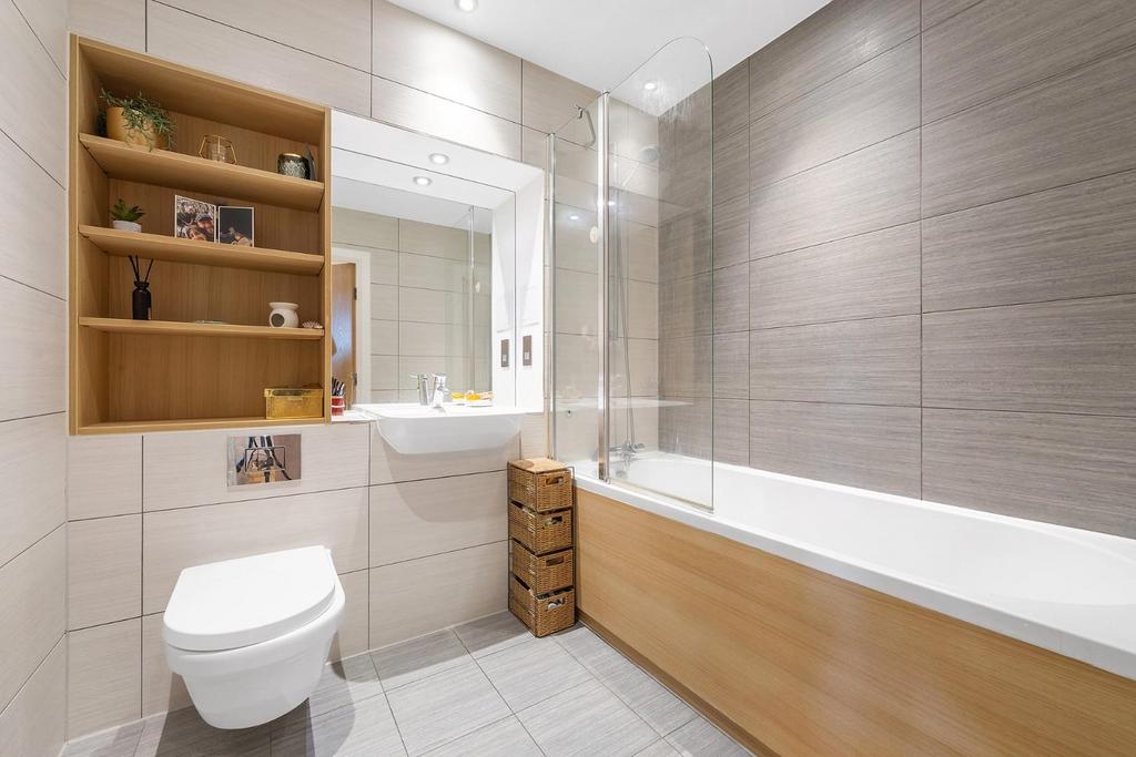 Bathroom.JPG