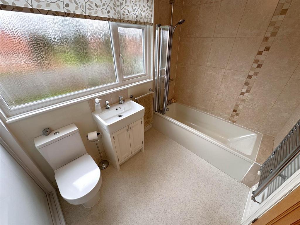 Modern Bathroom 011