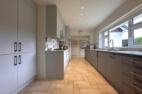 3 bedroom detached bungalow for sale, St. Peters Close, Farndon, Newark