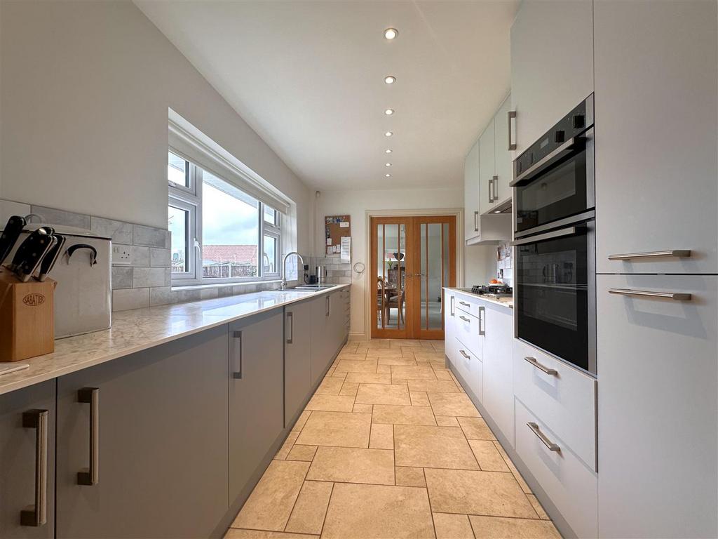 Lovely Contemporary Kitchen 061