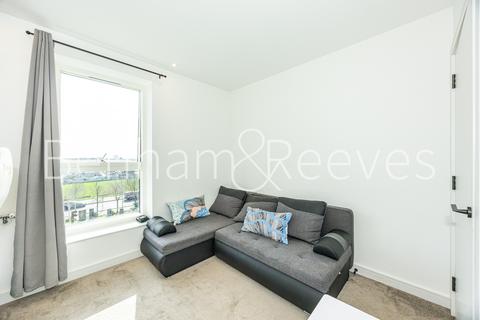 2 bedroom apartment to rent, Accolade Avenue, Southall UB1