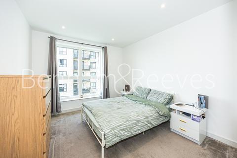 2 bedroom apartment to rent, Accolade Avenue, Southall UB1