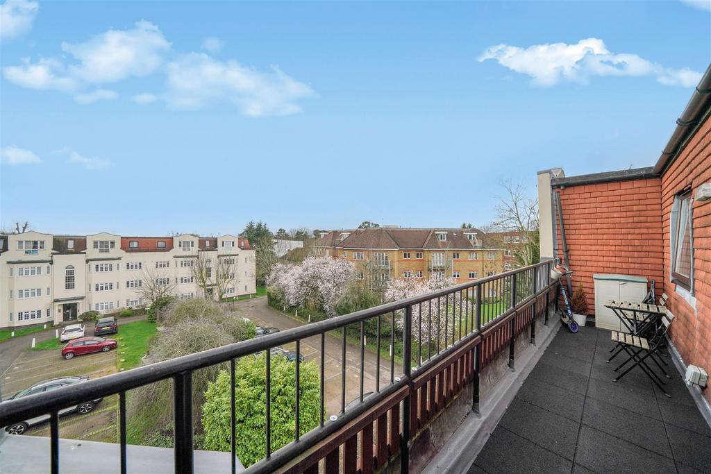 Flat 34 A, Etchingham Court - bd E1 Qr7 FI8cda6 Dn Rb38.
