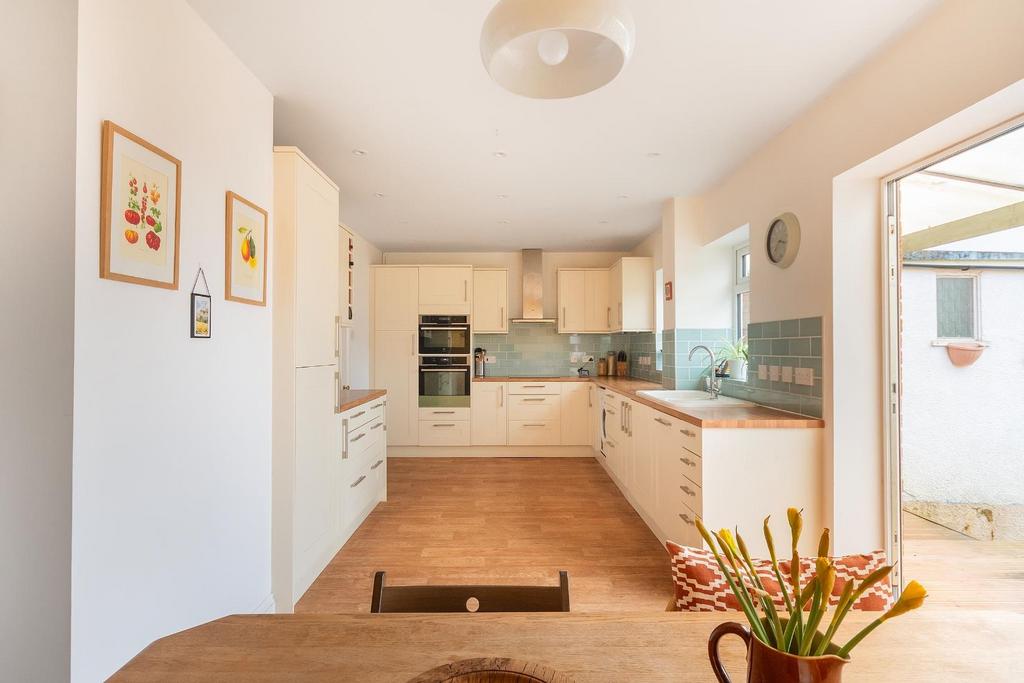 0 Y4 CSB - Kitchen Diner A.jpg