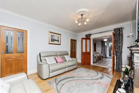 4 bedroom end of terrace house for sale, St. Oswald Avenue, Pontefract