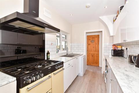 4 bedroom terraced house for sale, Bramley Road, Snodland ME6
