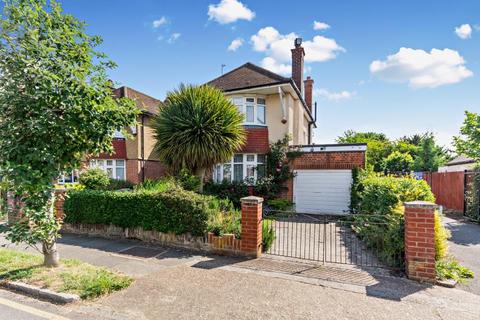 3 bedroom semi-detached house to rent, Park Drive
