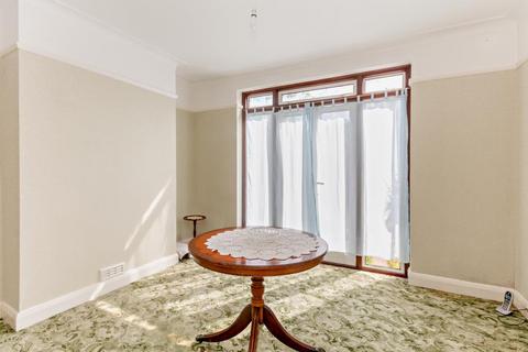 3 bedroom semi-detached house to rent, Park Drive